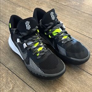 Nike Kids Sneakers Black and Yellow